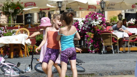 Des enfants s'amusent